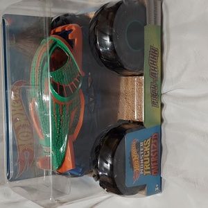 Mattel monster trucks oversized piran-ahhhh new in box  ages 3+ ,dated 2021.